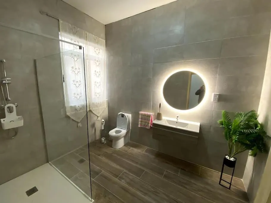Flat St Julians For 7 People, Spacious And Bright Saint Julian's 0*,  몰타