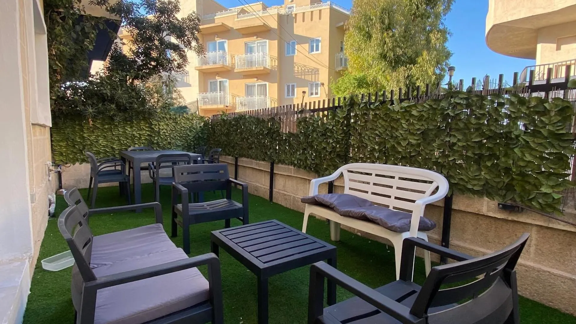 Flat St Julians For 7 People, Spacious And Bright Saint Julian's Apartment